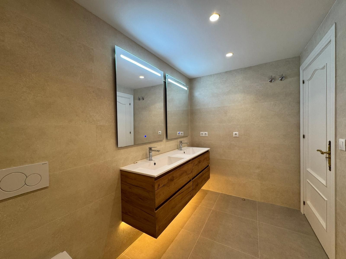 2 Bed Apartment for sale in Atalaya Costa Del Sol, Málaga, Spain