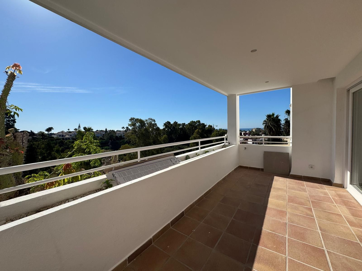 2 Bed Apartment for sale in Atalaya Costa Del Sol, Málaga, Spain