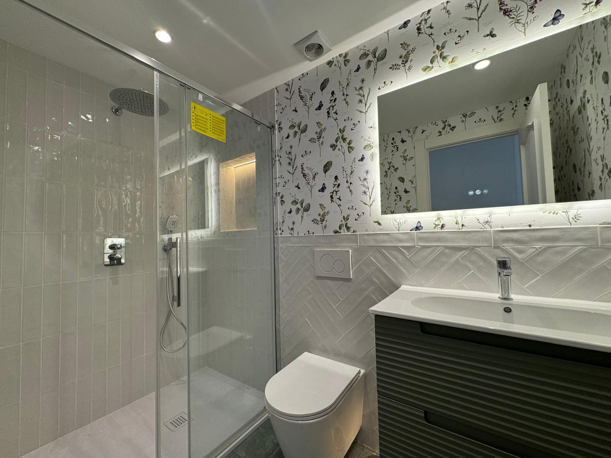 2 Bed Apartment for sale in Atalaya Costa Del Sol, Málaga, Spain