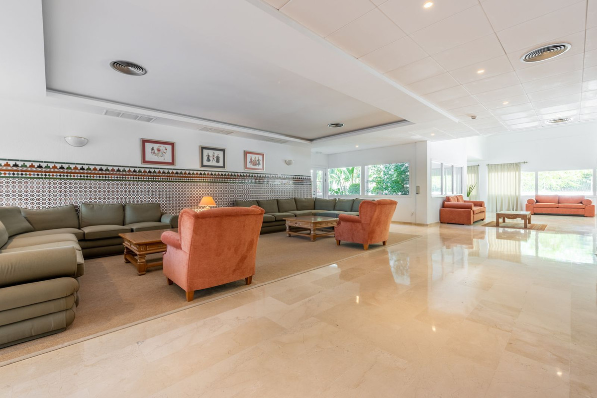 2 Bed Apartment for sale in Atalaya Costa Del Sol, Málaga, Spain