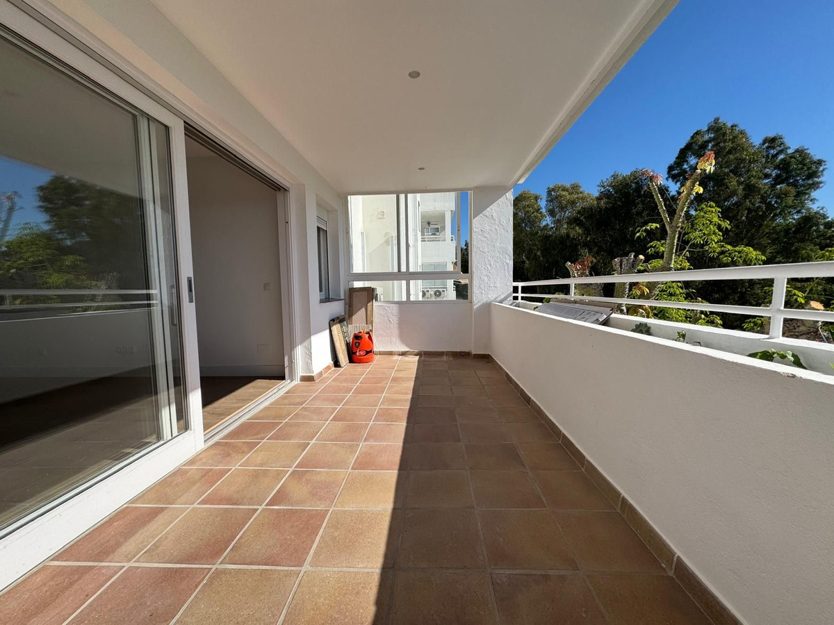 2 Bed Apartment for sale in Atalaya Costa Del Sol, Málaga, Spain
