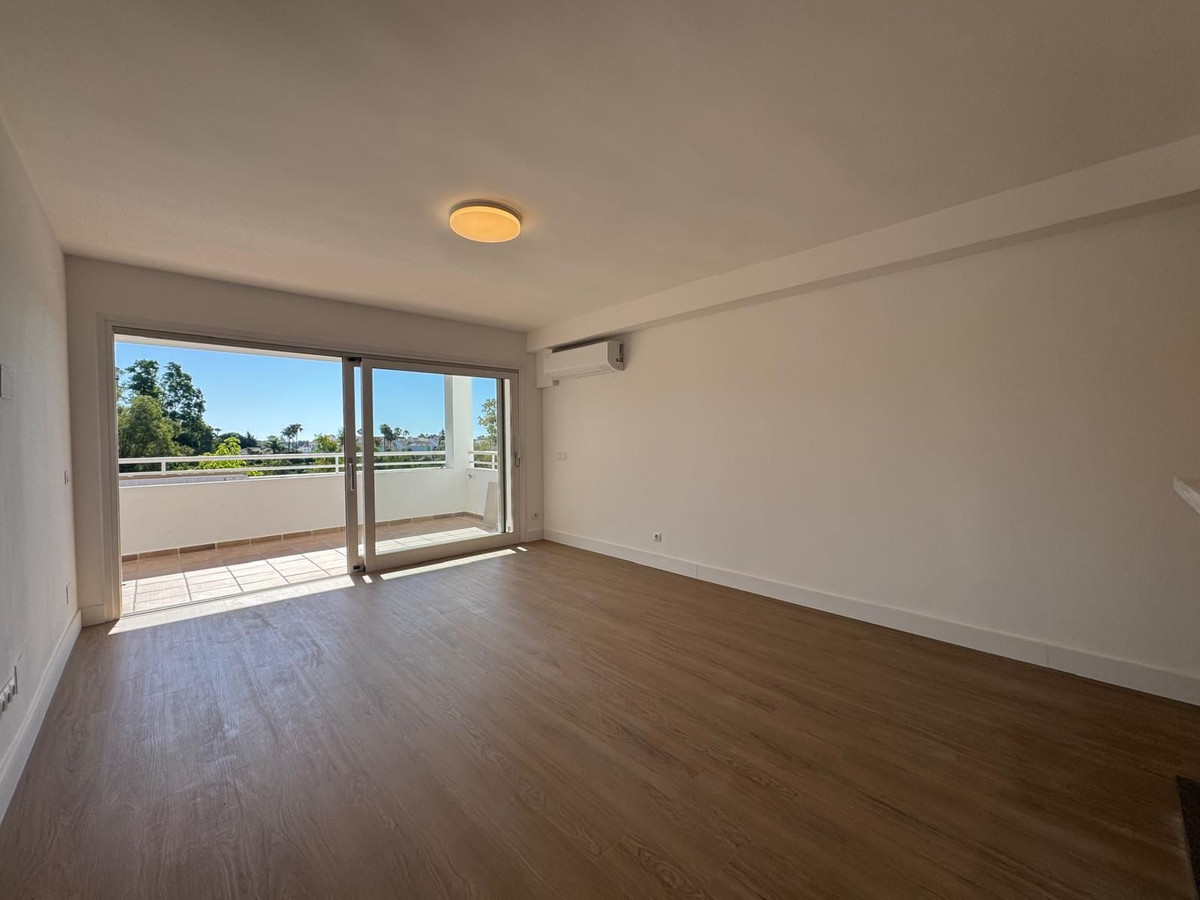 2 Bed Apartment for sale in Atalaya Costa Del Sol, Málaga, Spain