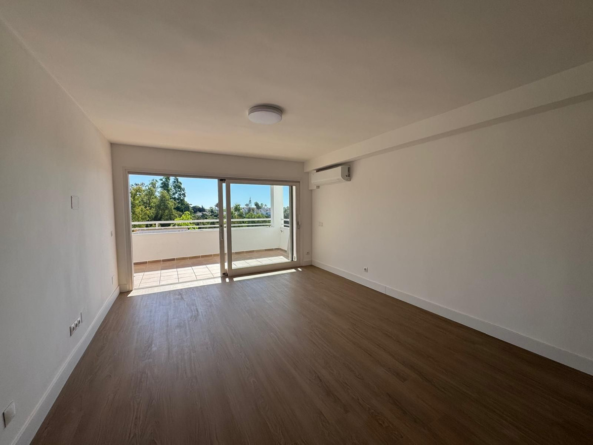 2 Bed Apartment for sale in Atalaya Costa Del Sol, Málaga, Spain