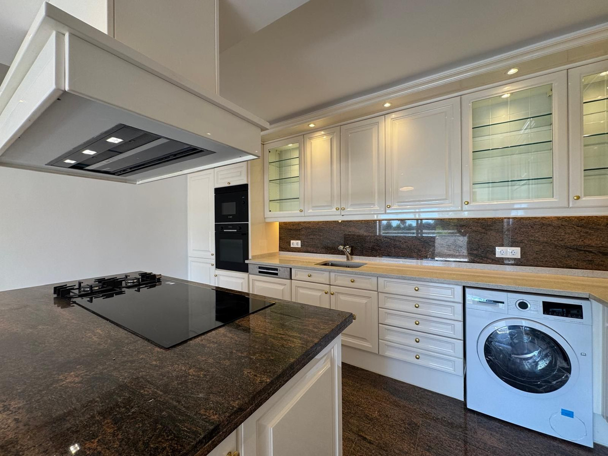 2 Bed Apartment for sale in Atalaya Costa Del Sol, Málaga, Spain