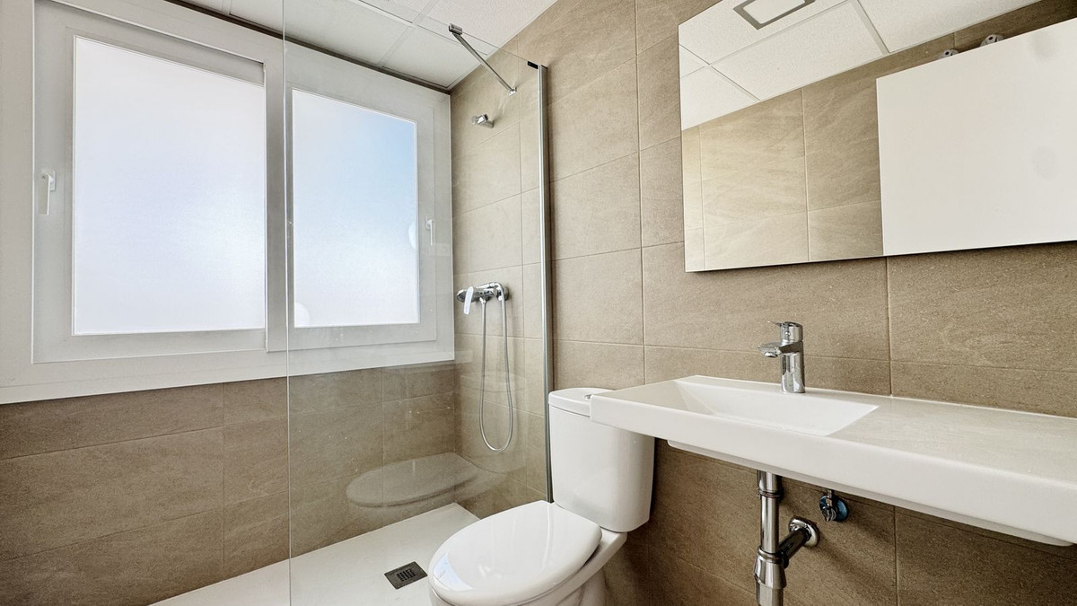 Se vende Apartamento Planta Baja de 3 dormitorios en Costa Del Sol, Málaga, España