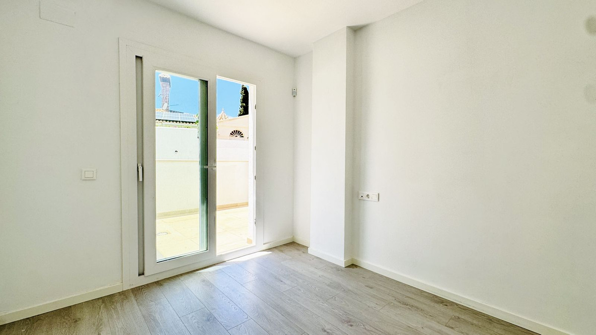 Se vende Apartamento Planta Baja de 3 dormitorios en Costa Del Sol, Málaga, España