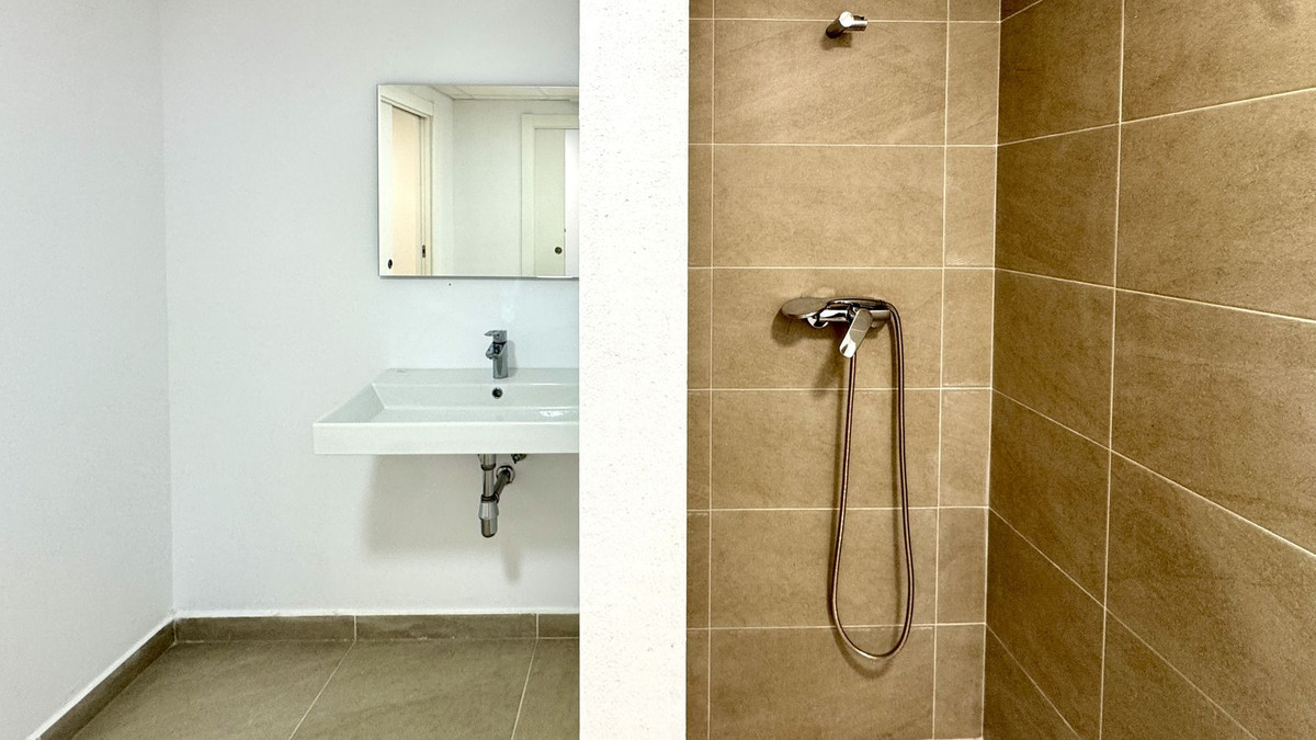 Se vende Apartamento Planta Baja de 3 dormitorios en Costa Del Sol, Málaga, España