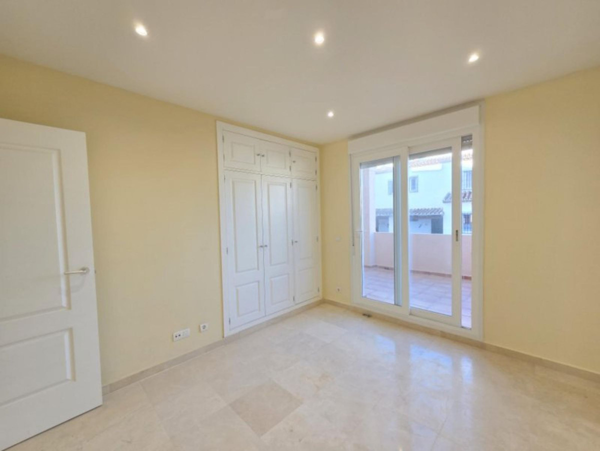 3 Bed Apartment for sale in La Duquesa Costa Del Sol, Málaga, Spain