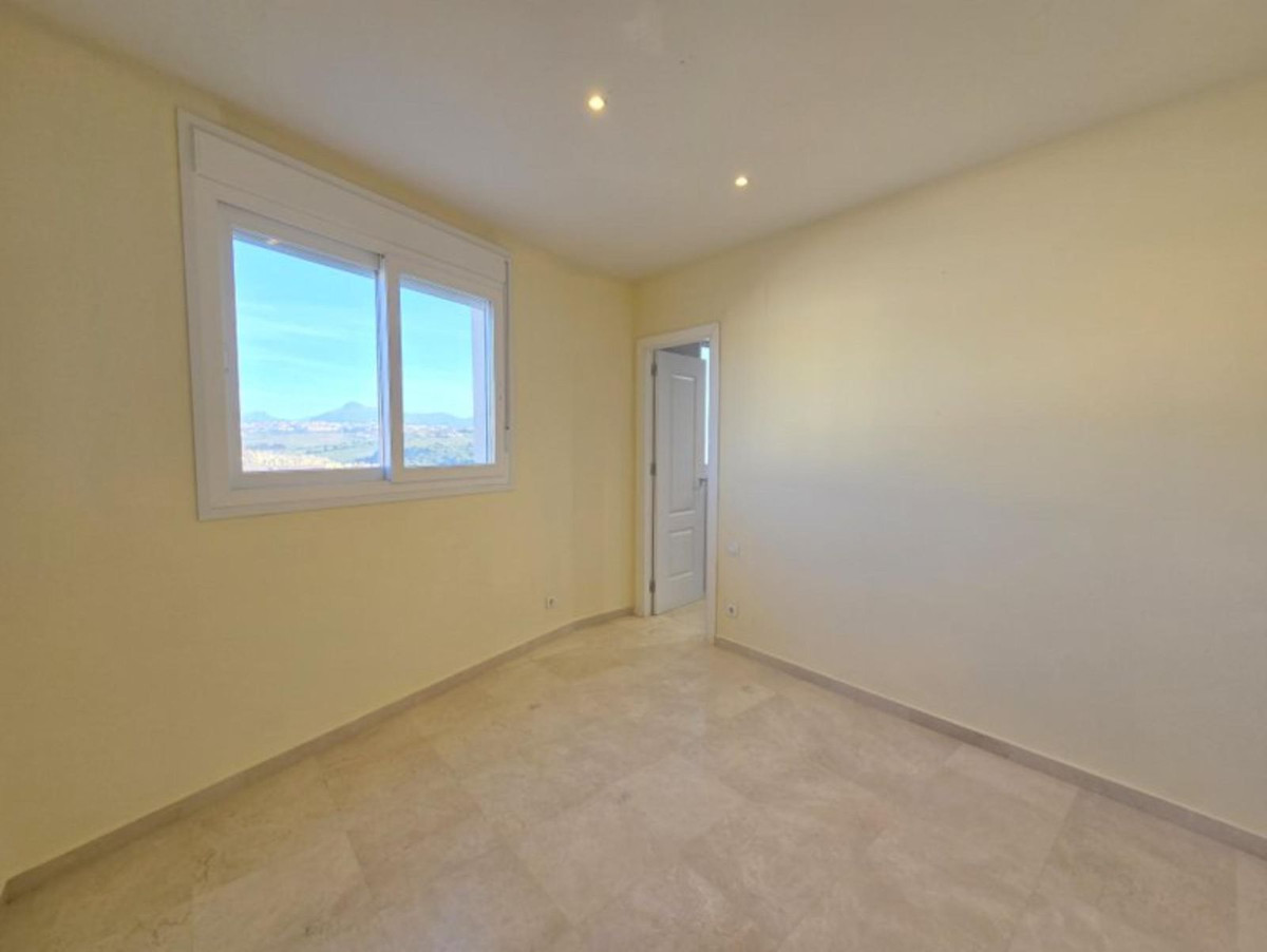 3 Bed Apartment for sale in La Duquesa Costa Del Sol, Málaga, Spain