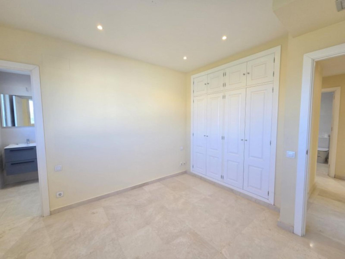 3 Bed Apartment for sale in La Duquesa Costa Del Sol, Málaga, Spain