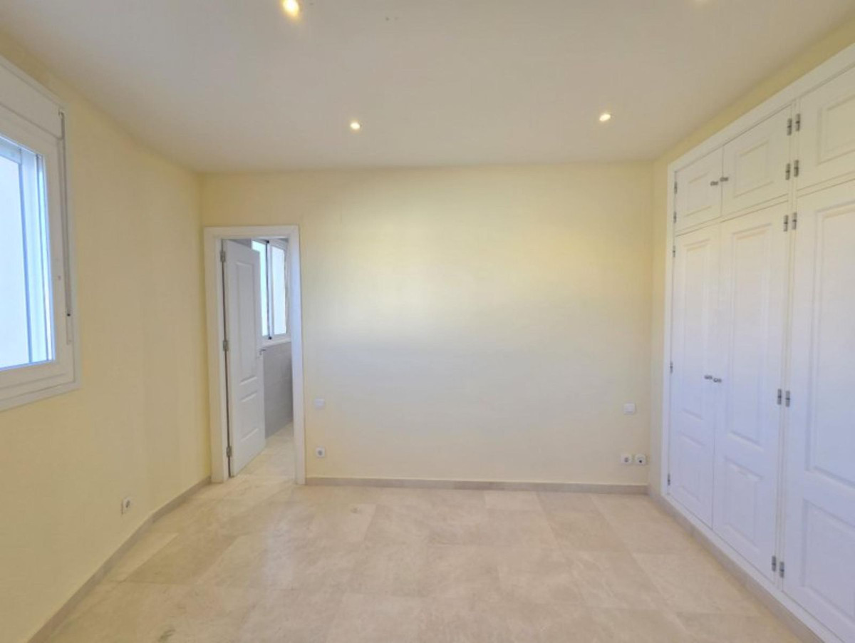 3 Bed Apartment for sale in La Duquesa Costa Del Sol, Málaga, Spain