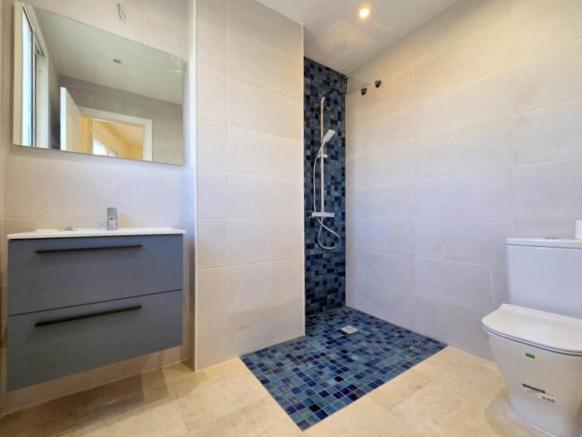 3 Bed Apartment for sale in La Duquesa Costa Del Sol, Málaga, Spain
