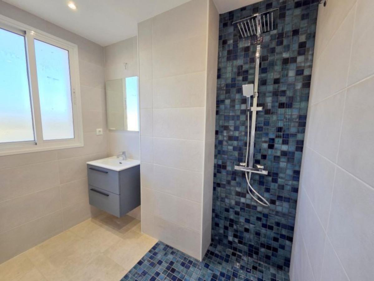 3 Bed Apartment for sale in La Duquesa Costa Del Sol, Málaga, Spain
