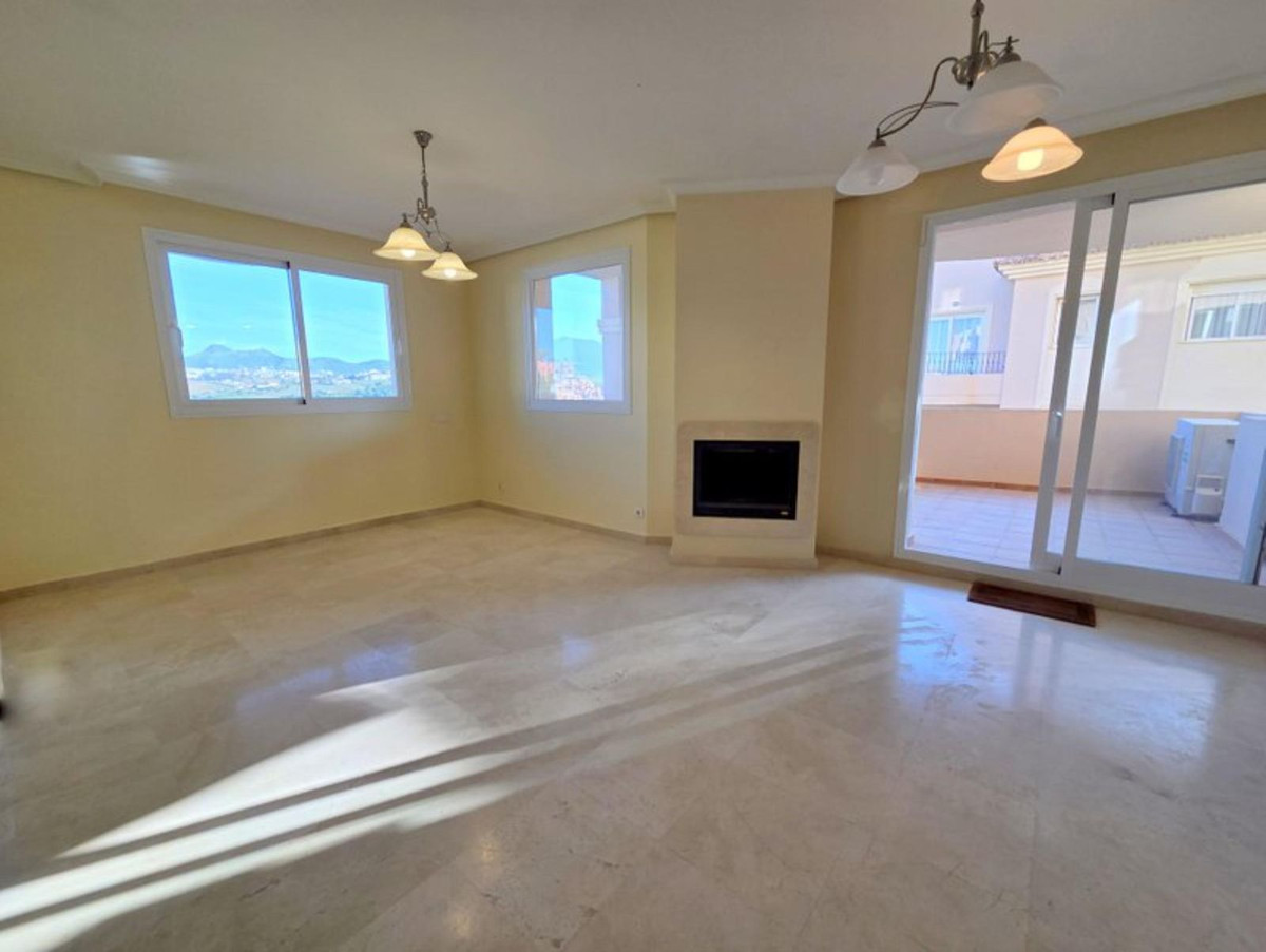 3 Bed Apartment for sale in La Duquesa Costa Del Sol, Málaga, Spain