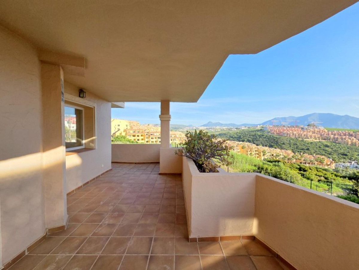 3 Bed Apartment for sale in La Duquesa Costa Del Sol, Málaga, Spain