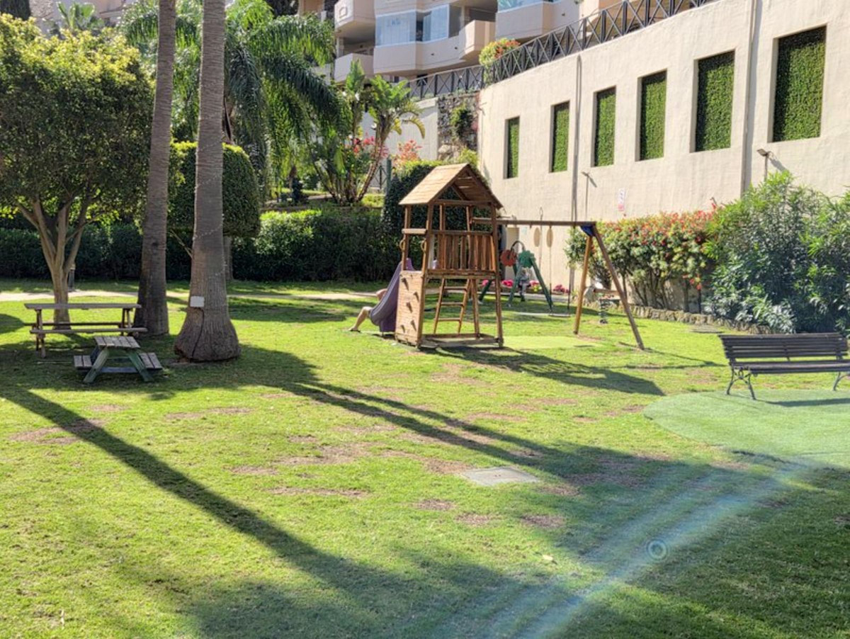 3 Bed Apartment for sale in La Duquesa Costa Del Sol, Málaga, Spain