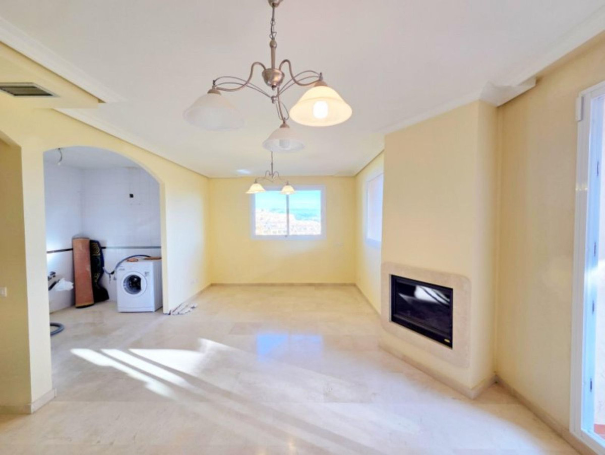 3 Bed Apartment for sale in La Duquesa Costa Del Sol, Málaga, Spain