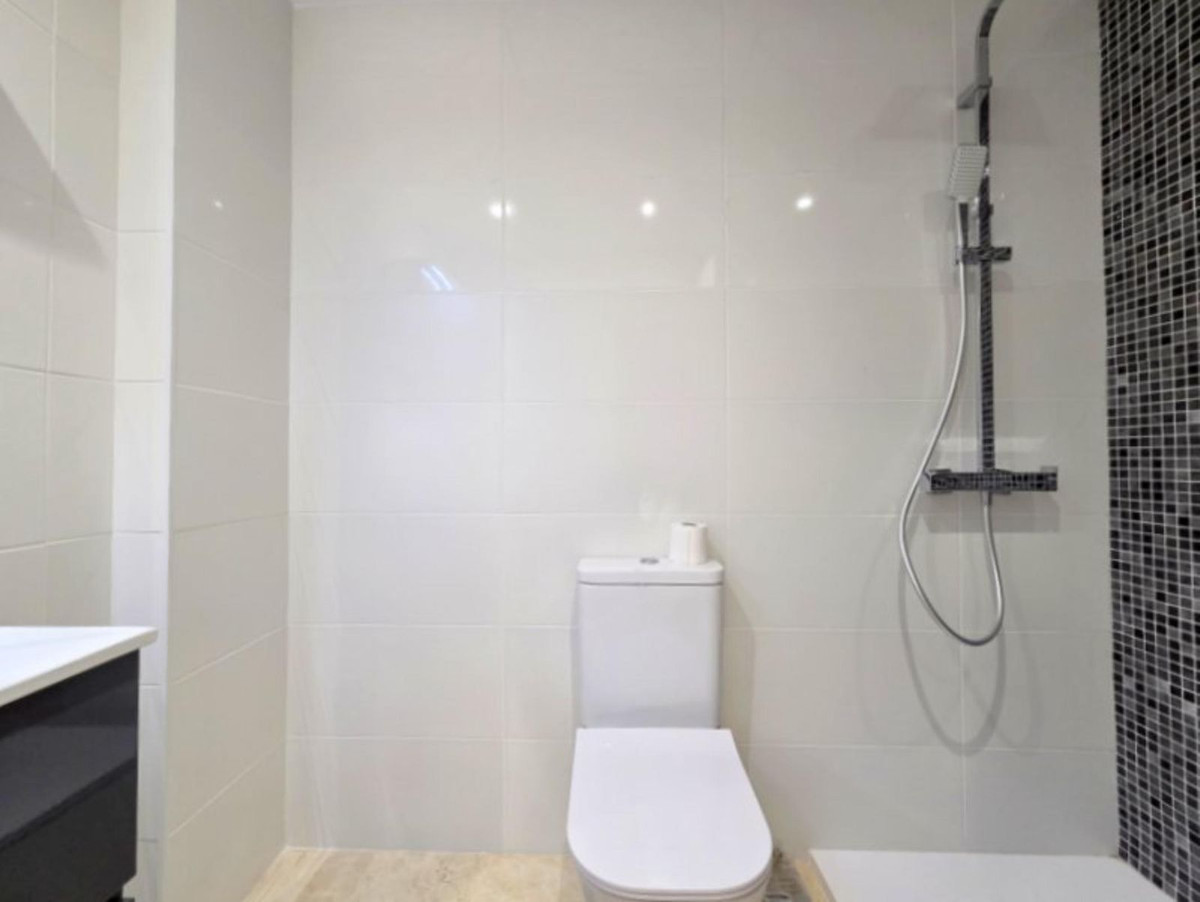 3 Bed Apartment for sale in La Duquesa Costa Del Sol, Málaga, Spain