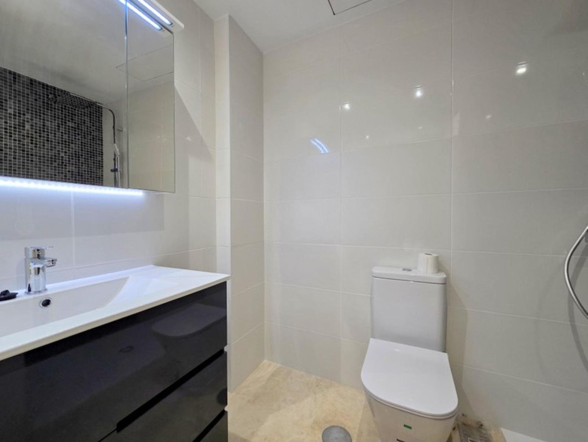 3 Bed Apartment for sale in La Duquesa Costa Del Sol, Málaga, Spain
