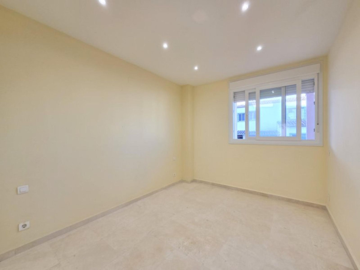 3 Bed Apartment for sale in La Duquesa Costa Del Sol, Málaga, Spain