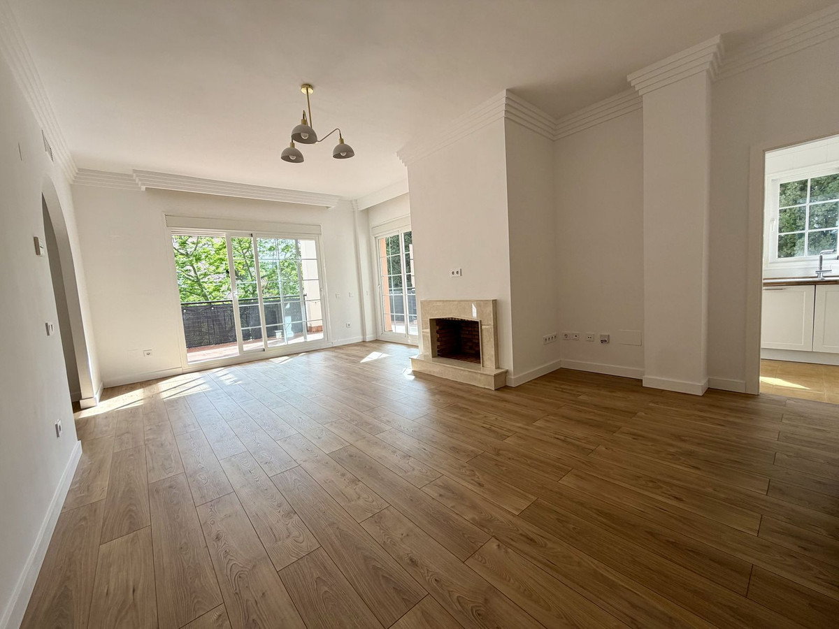 3 Bed Apartment for sale in Nueva Andalucía Costa Del Sol, Málaga, Spain