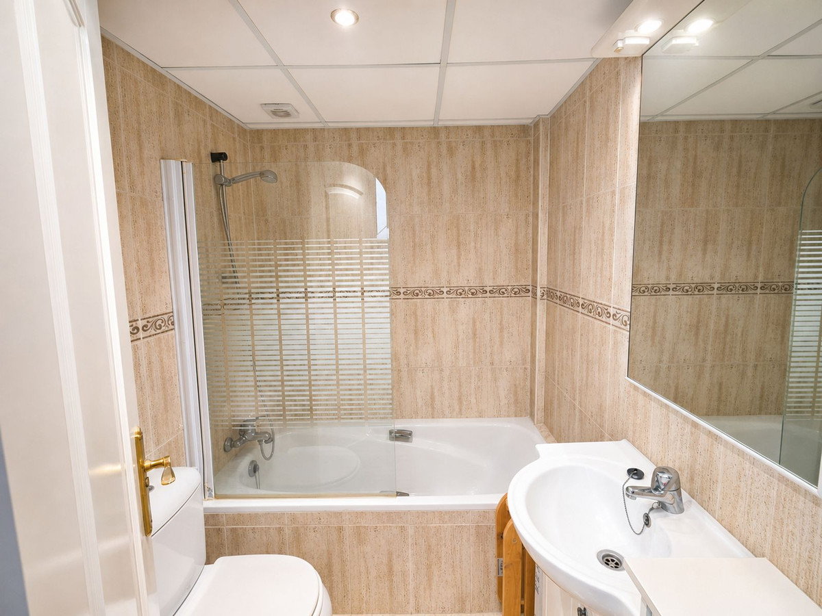 Se vende Pareada de 3 dormitorios en Costa Del Sol, Málaga, España