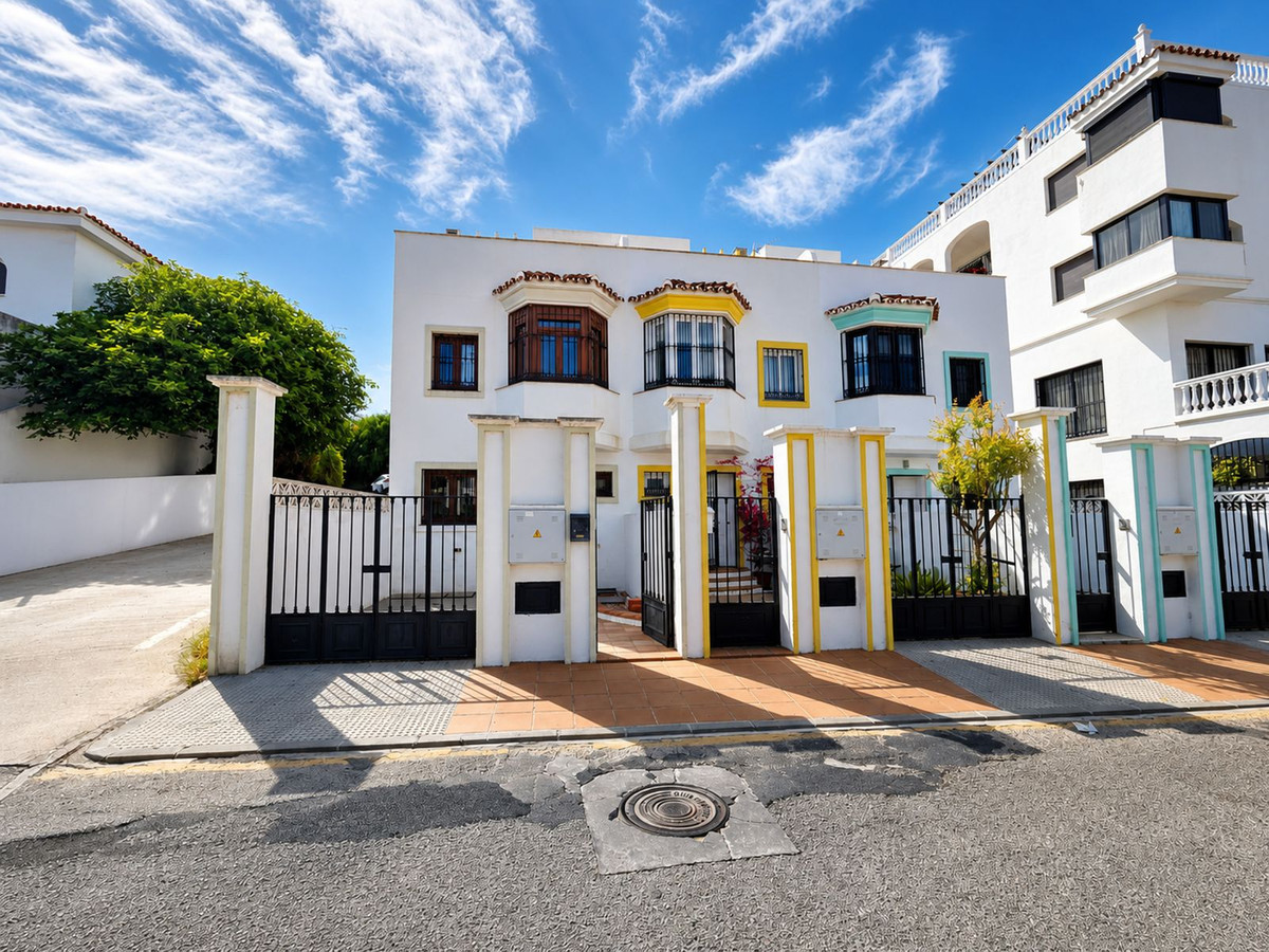 Se vende Pareada de 3 dormitorios en Costa Del Sol, Málaga, España