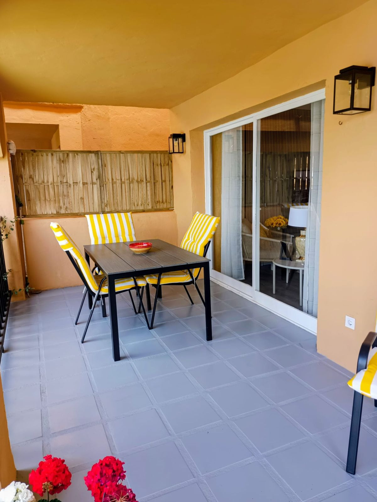 Se vende Apartamento Planta Baja de 3 dormitorios en Costa Del Sol, Málaga, España