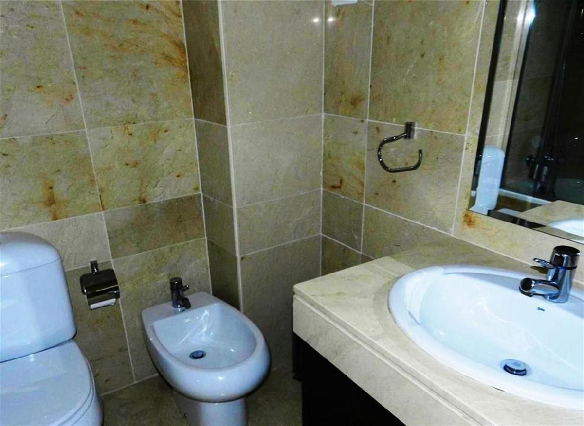2 Bed Apartment for sale in La Duquesa Costa Del Sol, Málaga, Spain