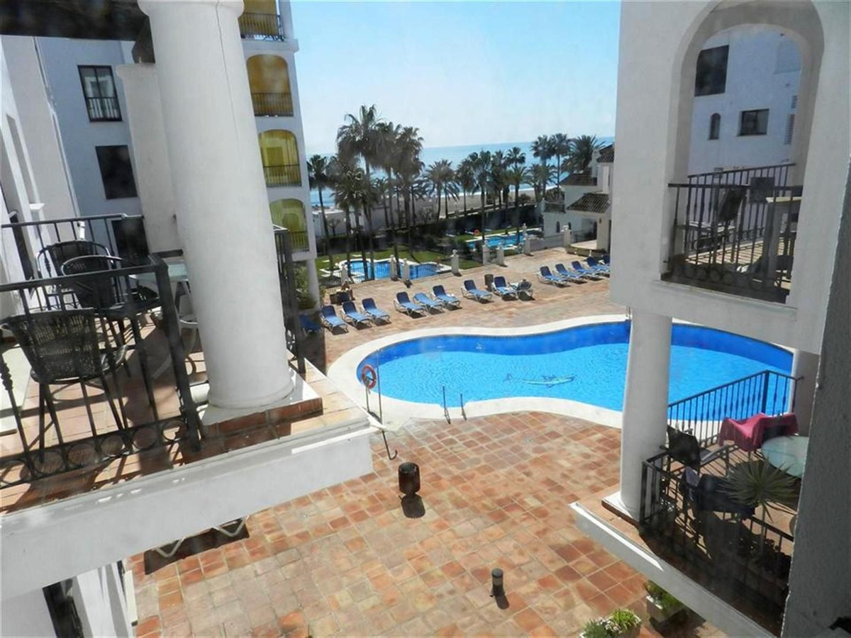 2 Bed Apartment for sale in La Duquesa Costa Del Sol, Málaga, Spain