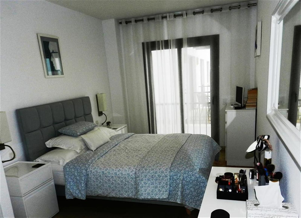 2 Bed Apartment for sale in La Duquesa Costa Del Sol, Málaga, Spain
