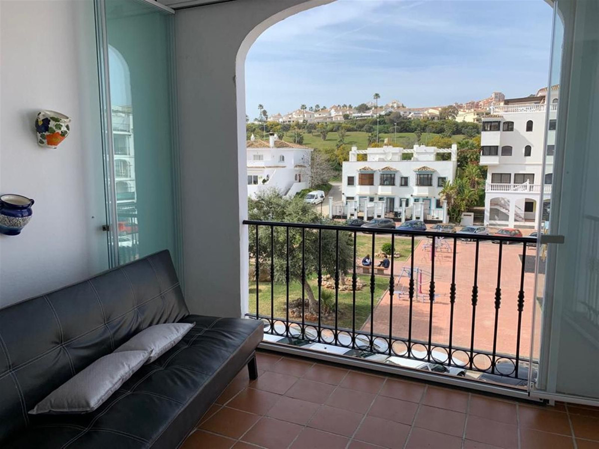 2 Bed Apartment for sale in La Duquesa Costa Del Sol, Málaga, Spain