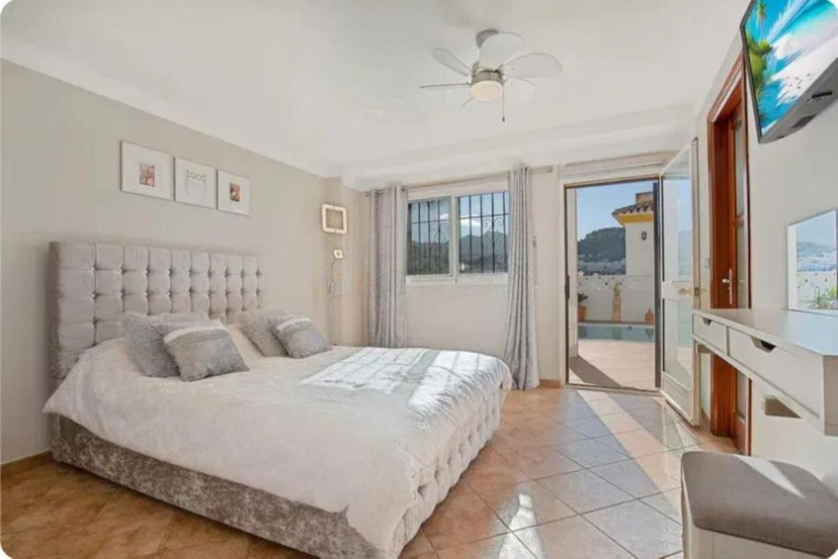 4 Bed Townhouse for sale in Monda Costa Del Sol, Málaga, Spain