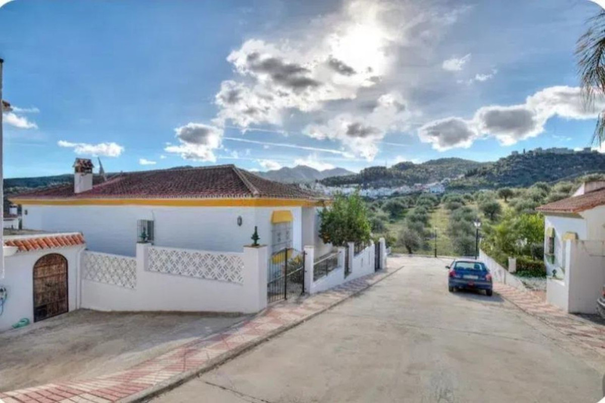 4 Bed Townhouse for sale in Monda Costa Del Sol, Málaga, Spain