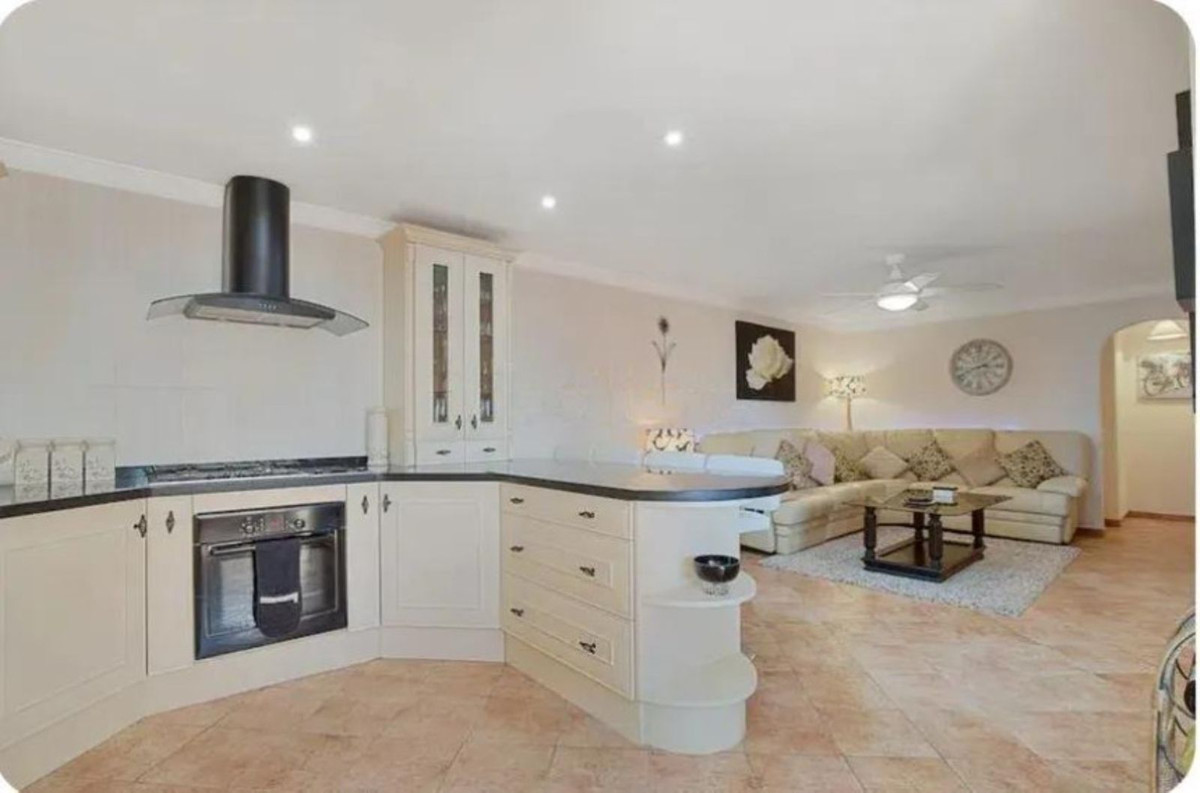 4 Bed Townhouse for sale in Monda Costa Del Sol, Málaga, Spain