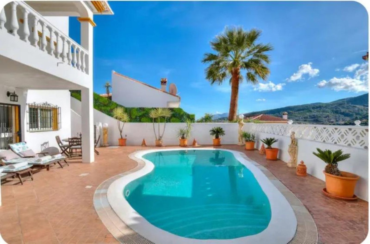 4 Bed Townhouse for sale in Monda Costa Del Sol, Málaga, Spain