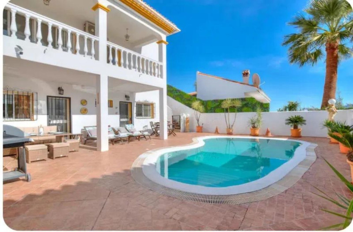 4 Bed Townhouse for sale in Monda Costa Del Sol, Málaga, Spain