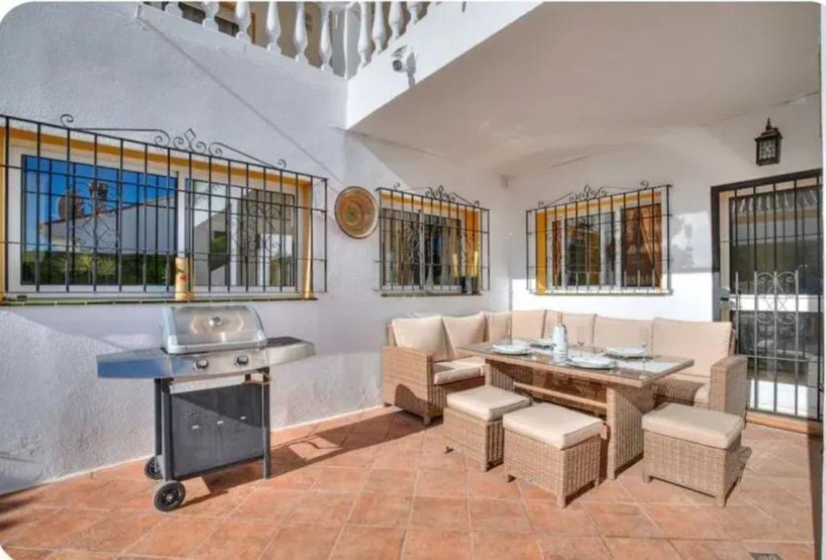 4 Bed Townhouse for sale in Monda Costa Del Sol, Málaga, Spain