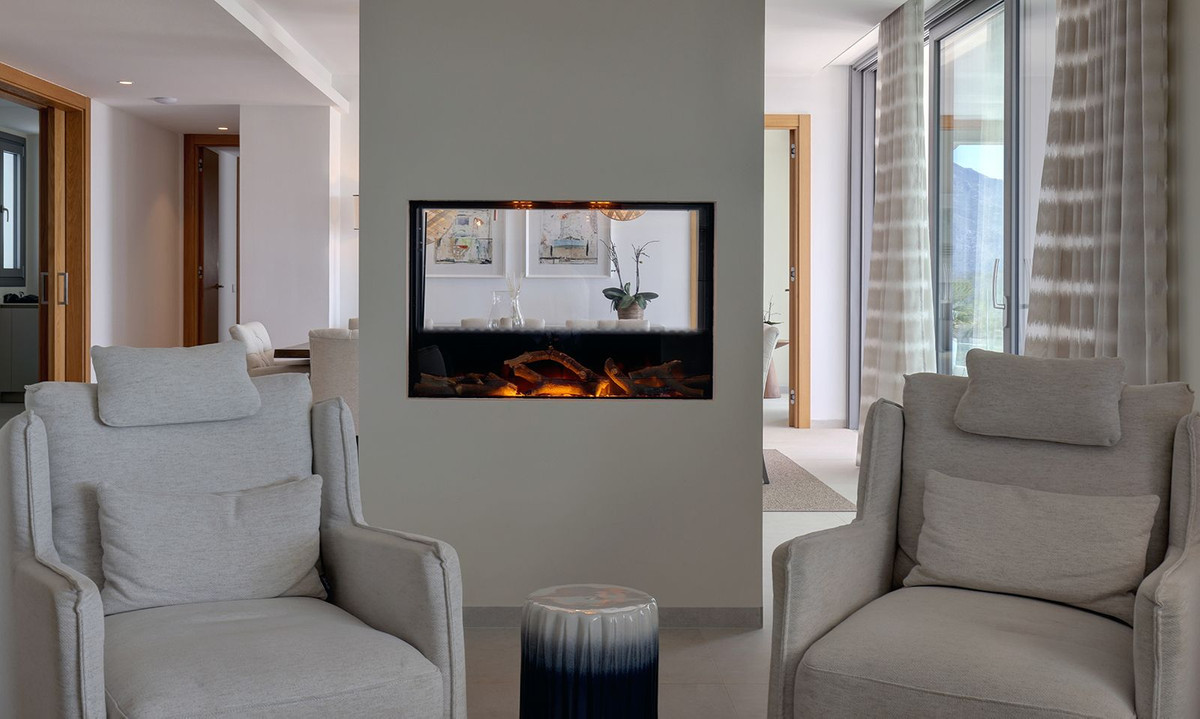 5 Bed Apartment for sale in La Quinta Costa Del Sol, Málaga, Spain