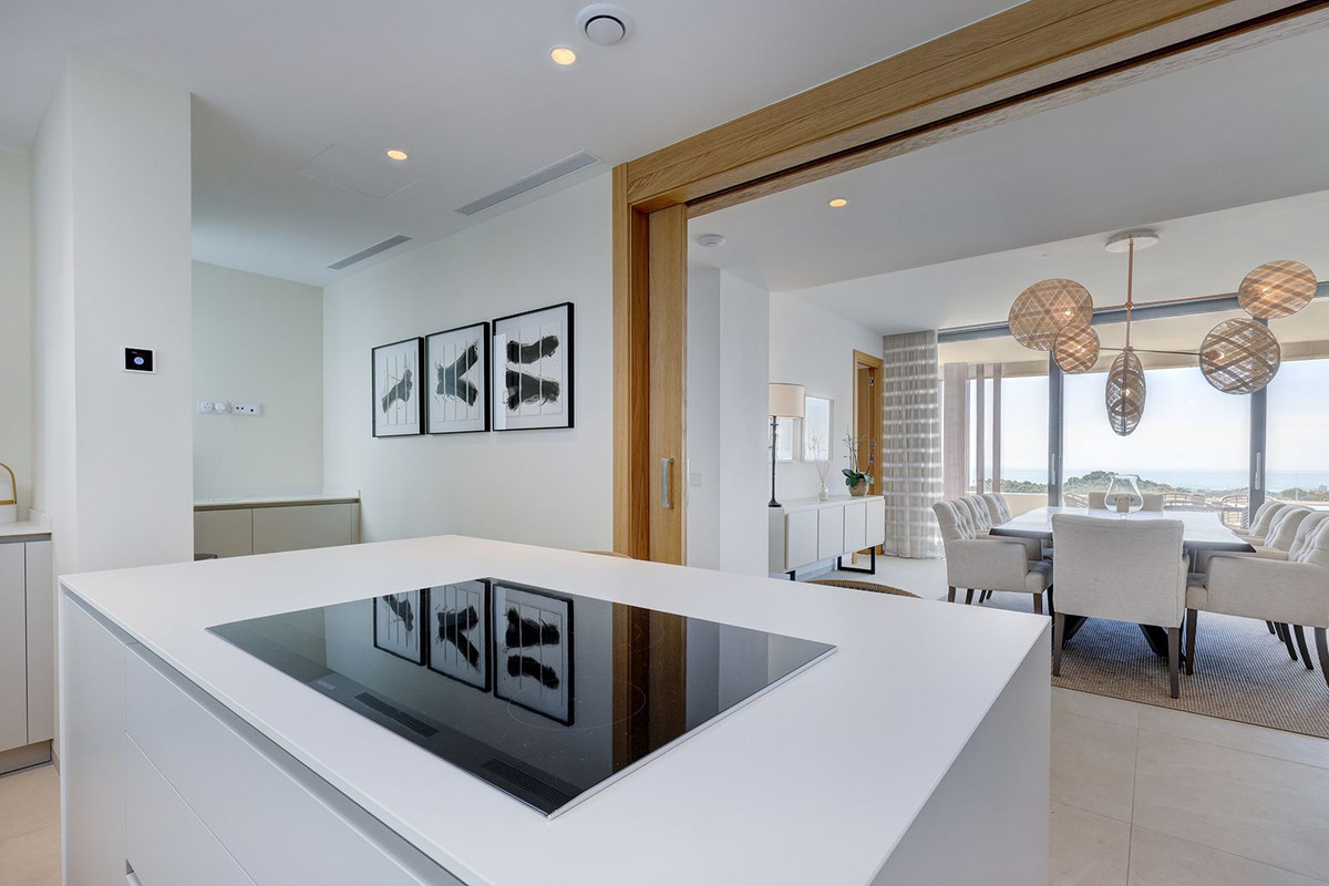 5 Bed Apartment for sale in La Quinta Costa Del Sol, Málaga, Spain