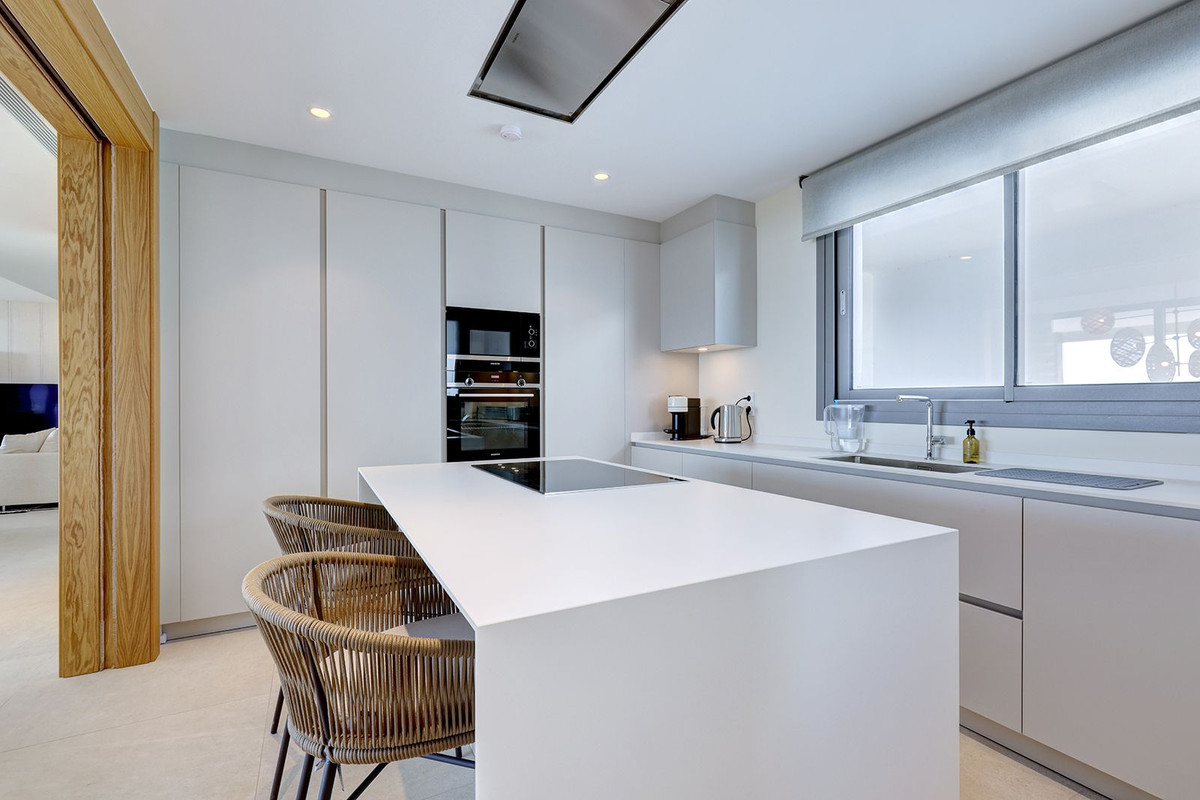 5 Bed Apartment for sale in La Quinta Costa Del Sol, Málaga, Spain