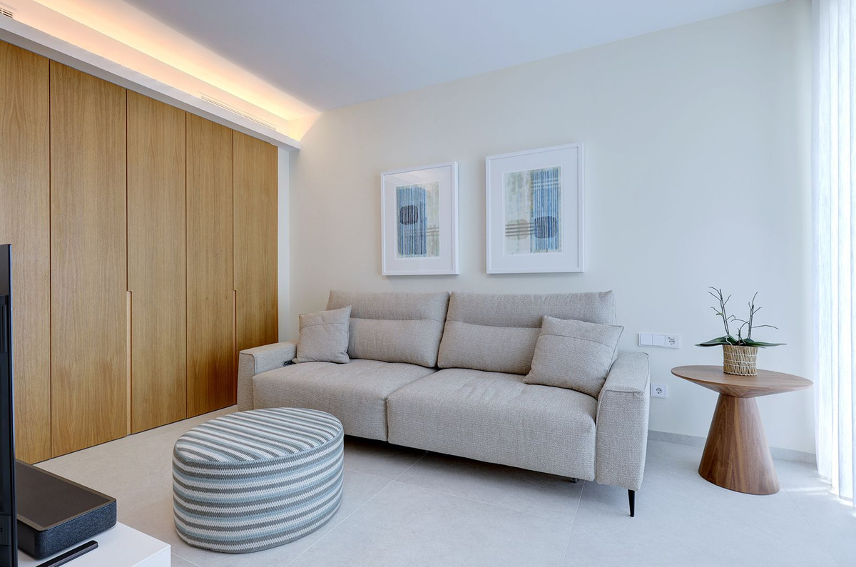 5 Bed Apartment for sale in La Quinta Costa Del Sol, Málaga, Spain