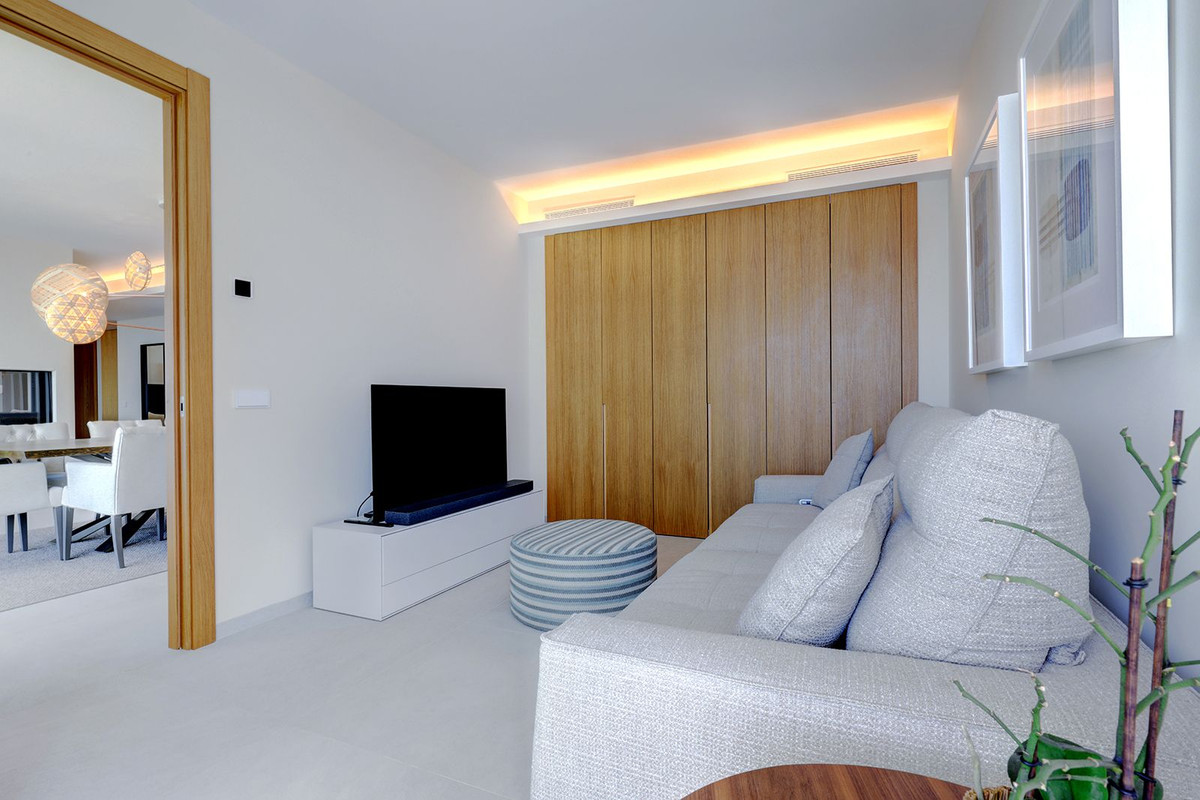 5 Bed Apartment for sale in La Quinta Costa Del Sol, Málaga, Spain