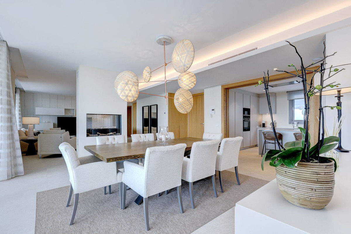 5 Bed Apartment for sale in La Quinta Costa Del Sol, Málaga, Spain