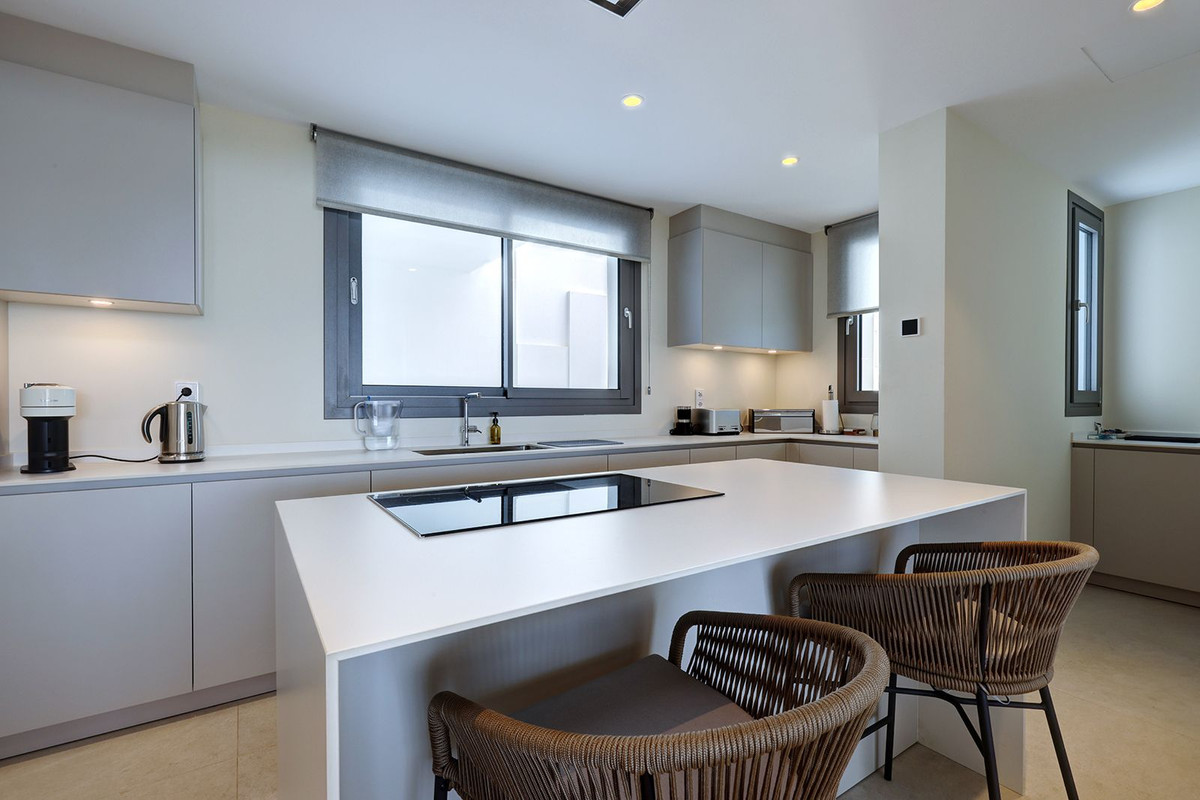 5 Bed Apartment for sale in La Quinta Costa Del Sol, Málaga, Spain