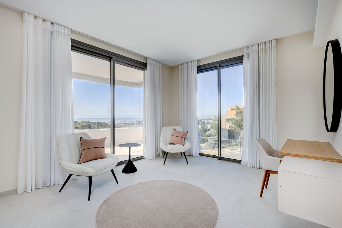 5 Bed Apartment for sale in La Quinta Costa Del Sol, Málaga, Spain