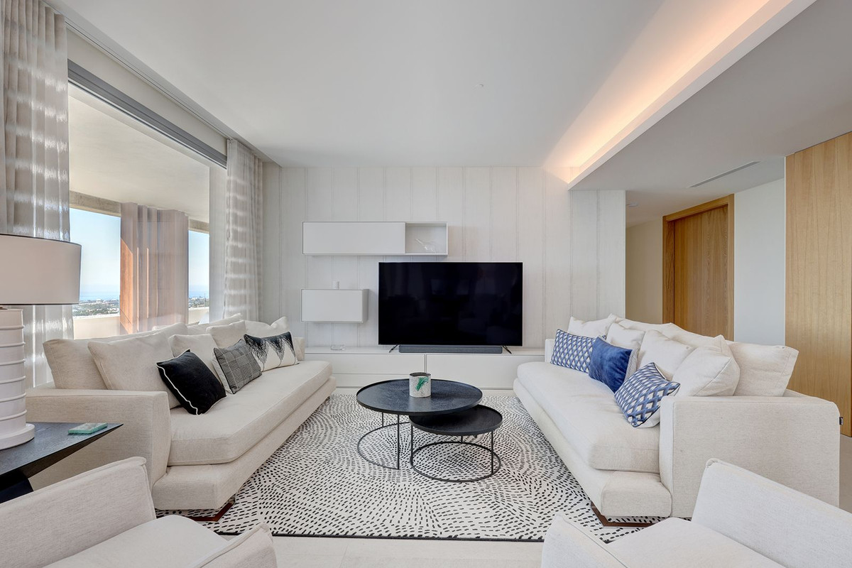5 Bed Apartment for sale in La Quinta Costa Del Sol, Málaga, Spain