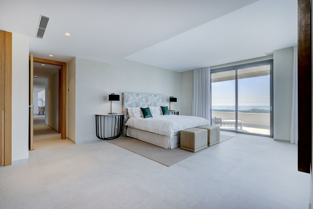5 Bed Apartment for sale in La Quinta Costa Del Sol, Málaga, Spain