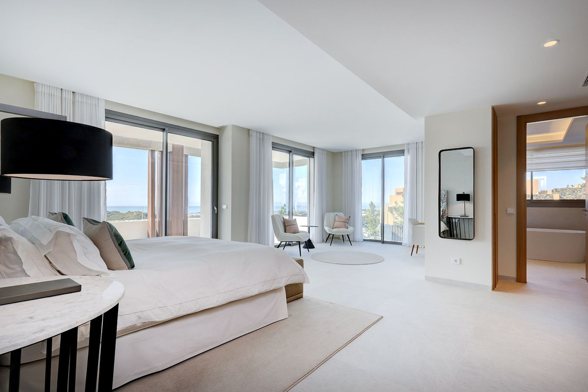 5 Bed Apartment for sale in La Quinta Costa Del Sol, Málaga, Spain