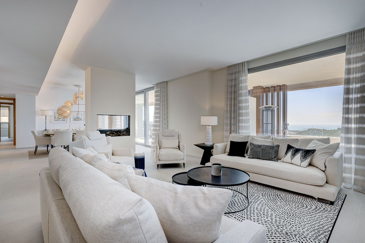 5 Bed Apartment for sale in La Quinta Costa Del Sol, Málaga, Spain
